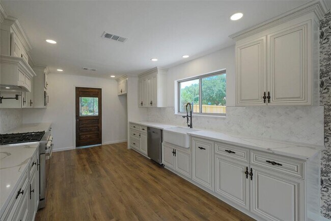 Building Photo - 2742 Triway Ln
