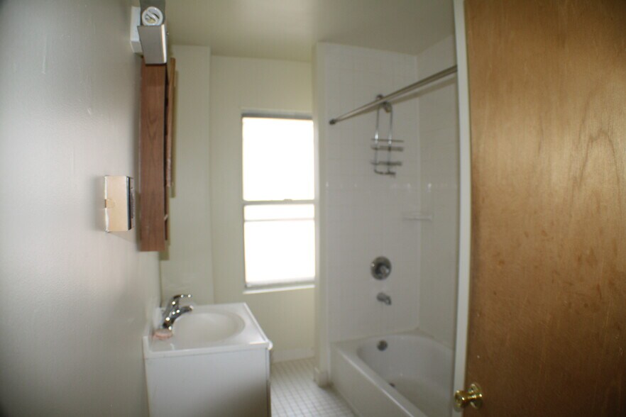 Building Photo - 703 W Haverford Rd