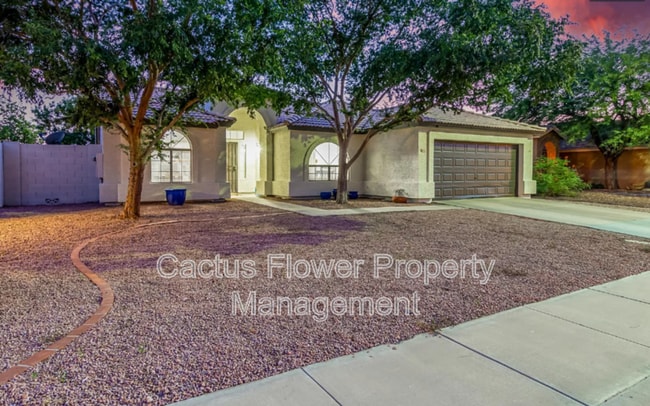 Building Photo - 691 W Fairview St