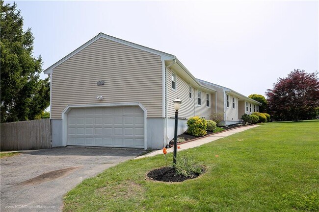 Building Photo - 501 Sandy Point Ave