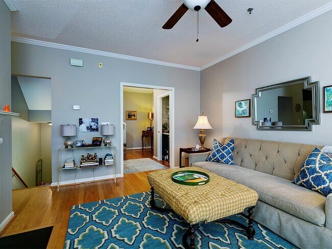 Building Photo - 708 Spring Heights Ln