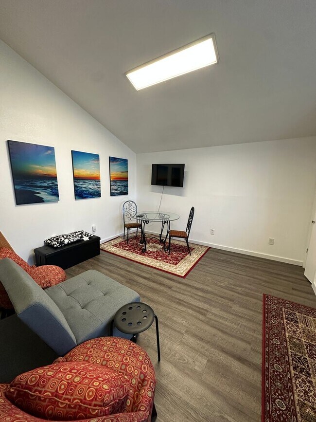 Building Photo - Cozy MIL with water views Camano Island with loft