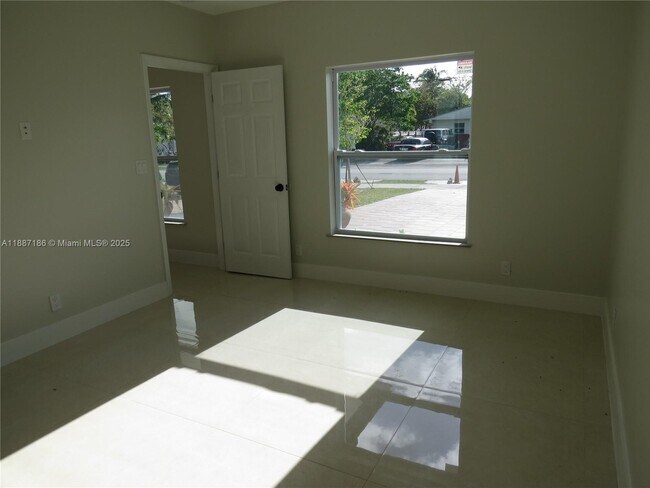 Building Photo - 1671 SW 44th Terrace