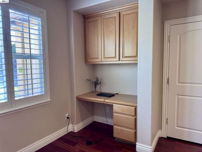 Building Photo - 7875 Kennard Ln