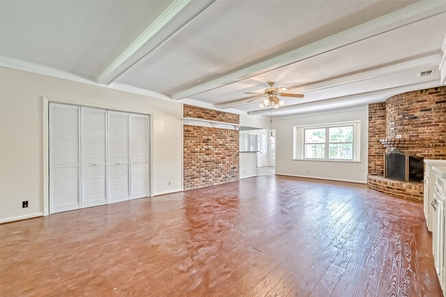 Building Photo - 918 Wycliffe Dr