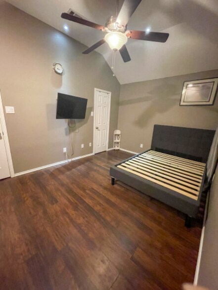 Building Photo - 2420 Creek Crossing Ct