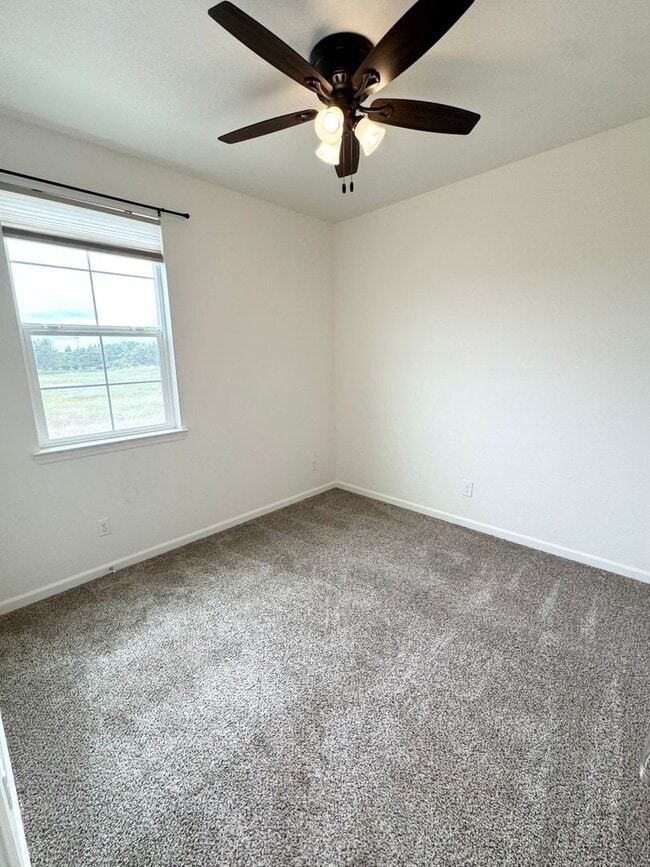 Building Photo - 3 Bed / 2.5 Bath Solar Home with Patio – Roseville – Available Now SEE VIDEO