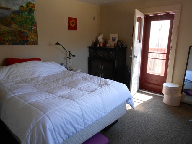 Building Photo - Best Kept Secret! Great Price On This Wond...