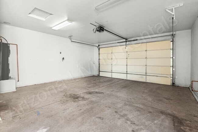 Building Photo - MOVE IN SPECIAL, $750 OFF FIRST MONTH