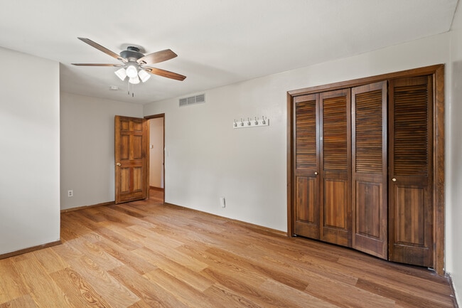 Building Photo - 1305 Jake Ln