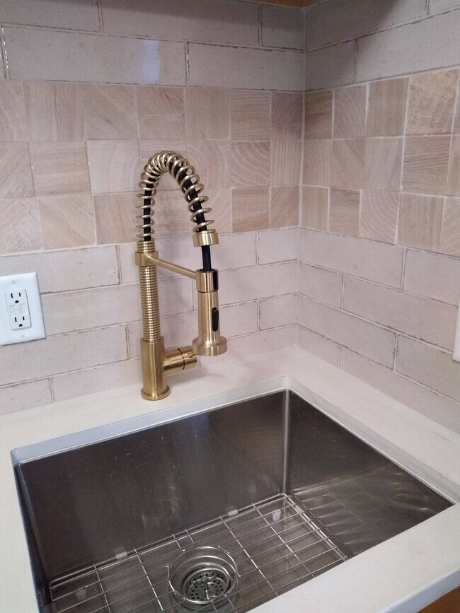 Building Photo - 21253 Lake George Blvd