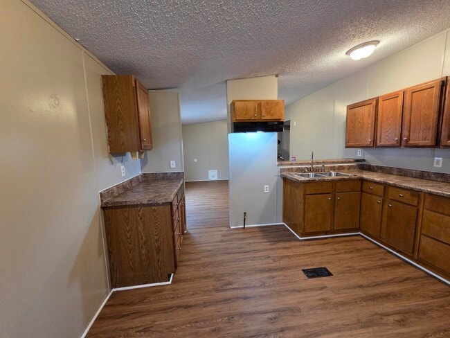 Building Photo - 2956 Lake Park Rd