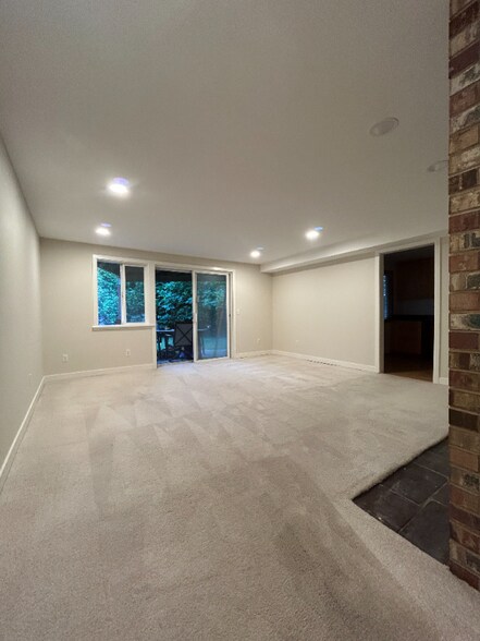 Building Photo - 2707 NE 95th St