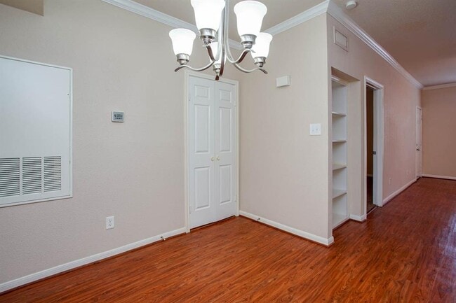 Building Photo - 2255 Braeswood Park Dr