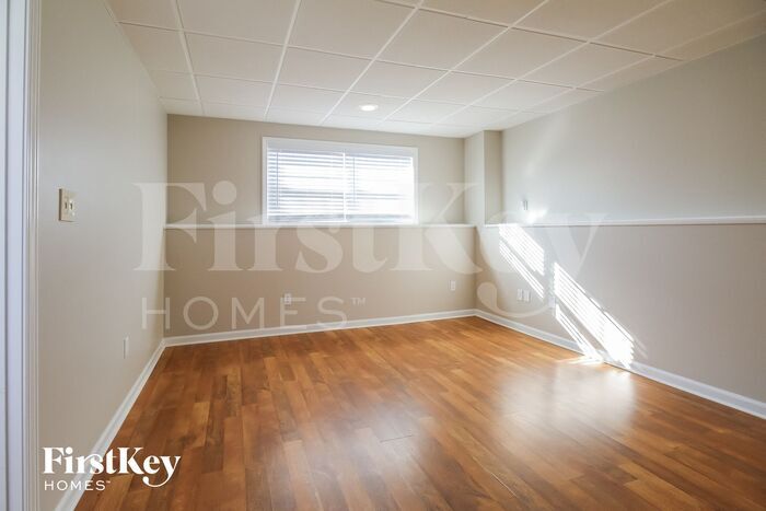 Building Photo - 10631 N Booth Ave