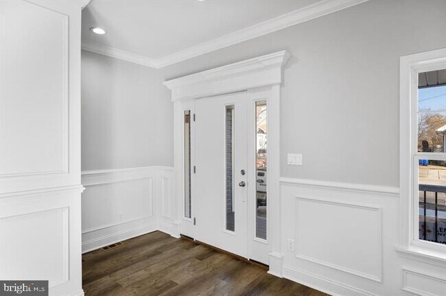 Building Photo - 132 Kossuth St