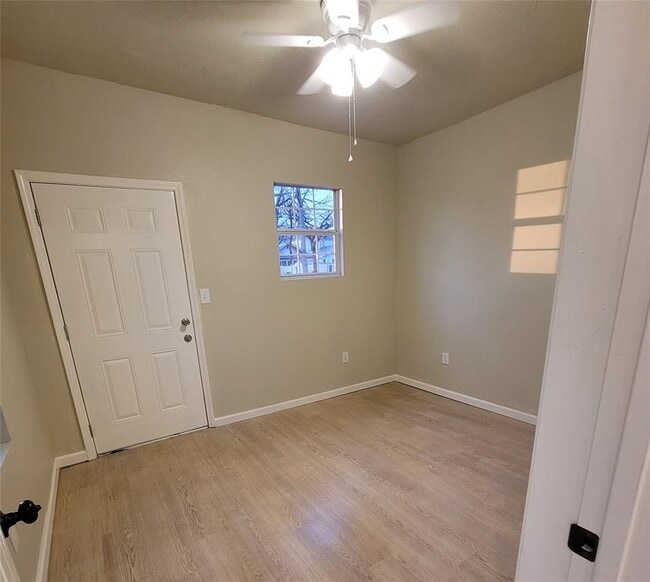 Building Photo - 506 N Beard Ave