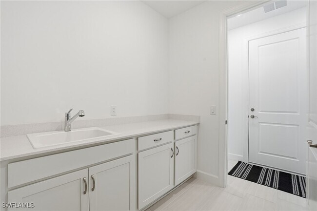 Building Photo - 1954 Fresno Ave