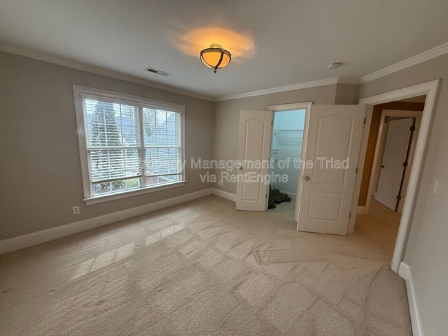 Building Photo - 2528 N Beech Ln