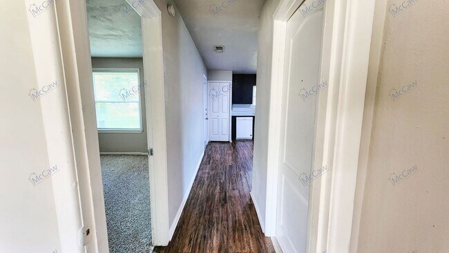 Building Photo - 816 Sandell Dr