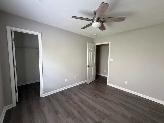Building Photo - 219 Long Creek Dr