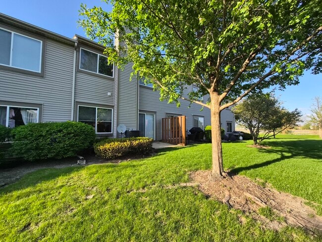 Building Photo - 1015 Woodview Ct