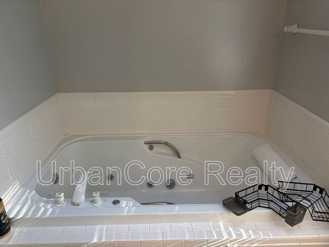 Building Photo - 7949 Flag Tail Dr