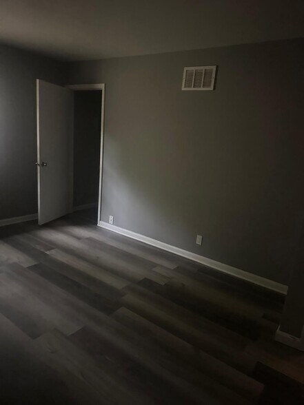 Building Photo - 4403 W Capri Ct