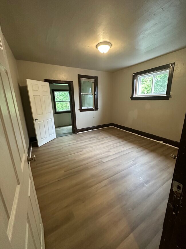 Building Photo - 5848 Kennerly Ave