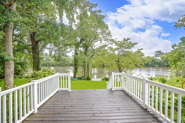 Building Photo - Beautiful Lake Home Rental in Norfolk!