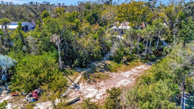 Building Photo - ALL THE CHARM! - Siesta Key 1+ acre on the Bay - 3 bed/ 2 bath pool home