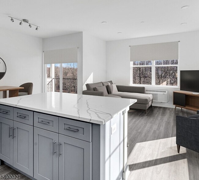 Building Photo - 9-9u-1 Hellers Ln