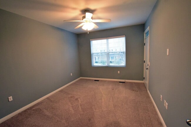 Building Photo - 3-Bedroom, 2-Baths, 1350 SF condo-style apartment, Upper Unit in Shelby Township.