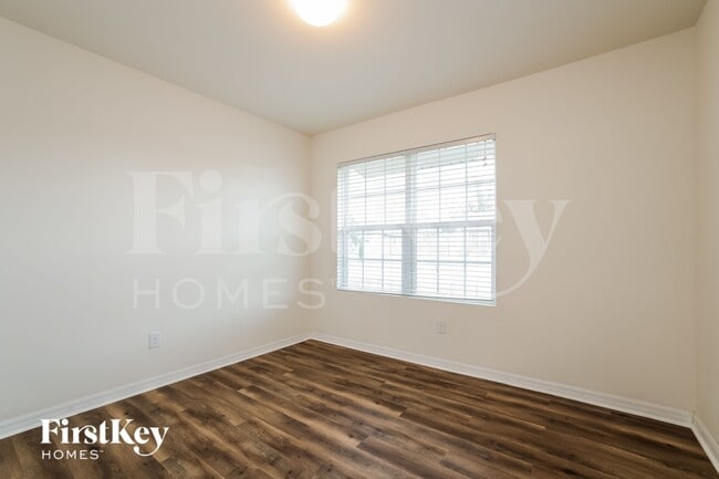 Building Photo - 119 SE 20th St