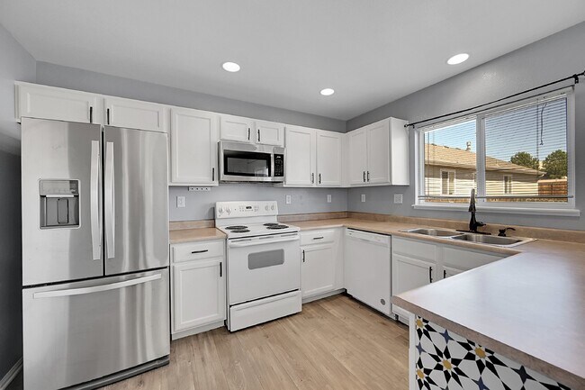 Building Photo - $2,540.95, 4 bed, 3.5 bath Home in Co Springs with Fenced in Yard and Finished Basement!