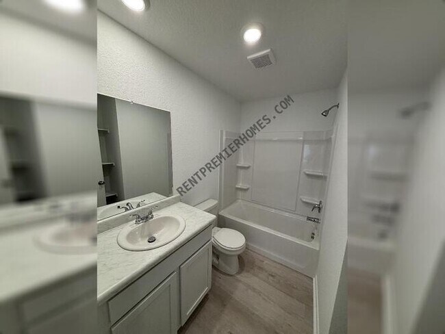 Building Photo - 250 Sarah Alyse Ln