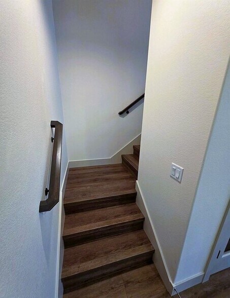 Building Photo - 1319 Oppek St NE