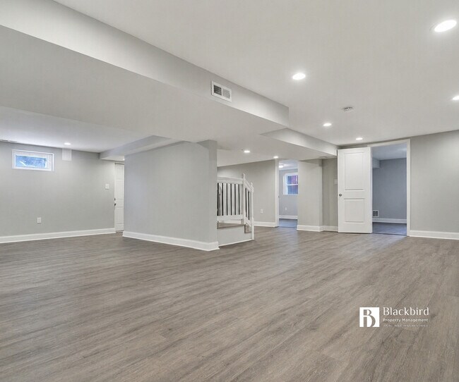 Building Photo - 11901 Crestwood Ave S