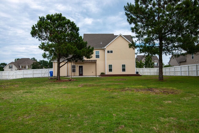 Building Photo - 601 Winfall Dr