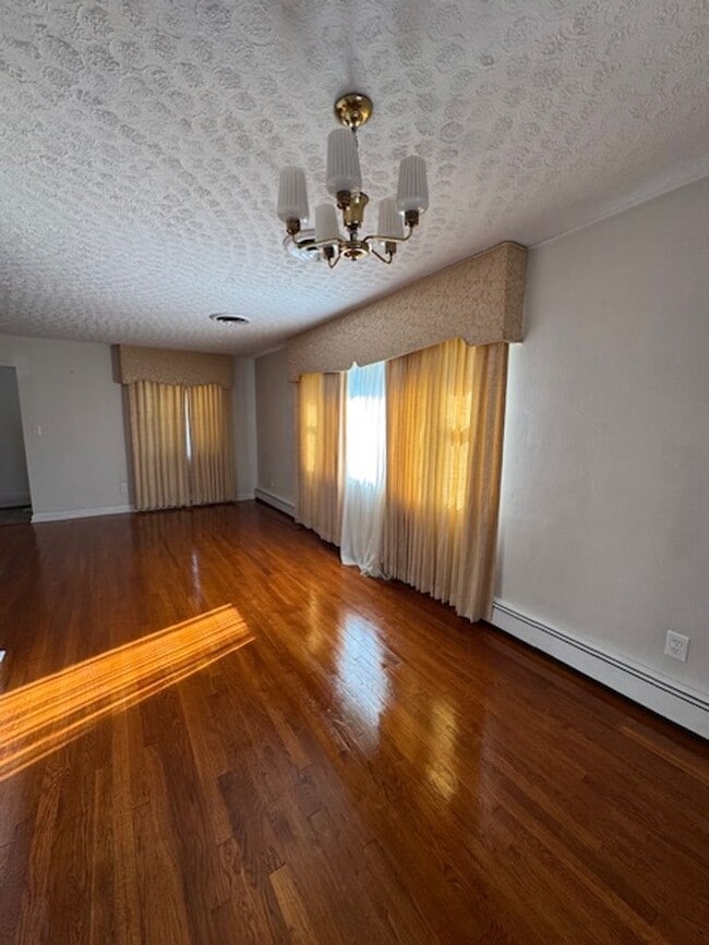 Building Photo - Spacious Brick Rancher