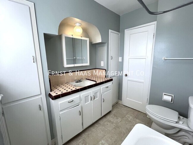 Building Photo - 5889 Rose Ave