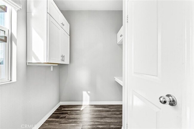 Building Photo - 6331 Pacific Wy