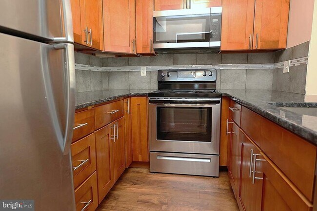 Building Photo - 13 5 Crown Royal Cir