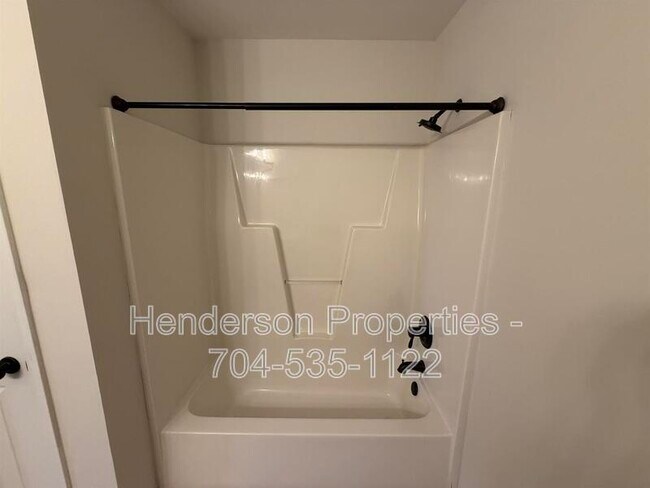 Building Photo - 2121 Ballingarry Dr