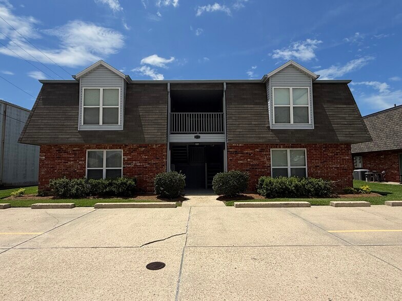 Building Photo - 6656 Linda St