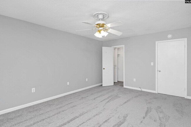 Building Photo - 5516 Lakeshore Dr