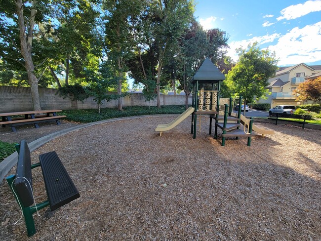 Building Photo - 3076 Fostoria Cir