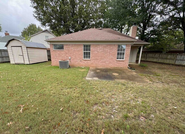 Building Photo - 2271 Lake Springs Ln
