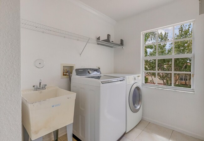 Building Photo - 10208 White Water Lily Way