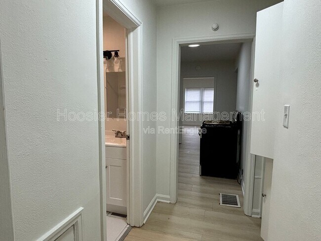 Building Photo - 1509 N Chester Ave